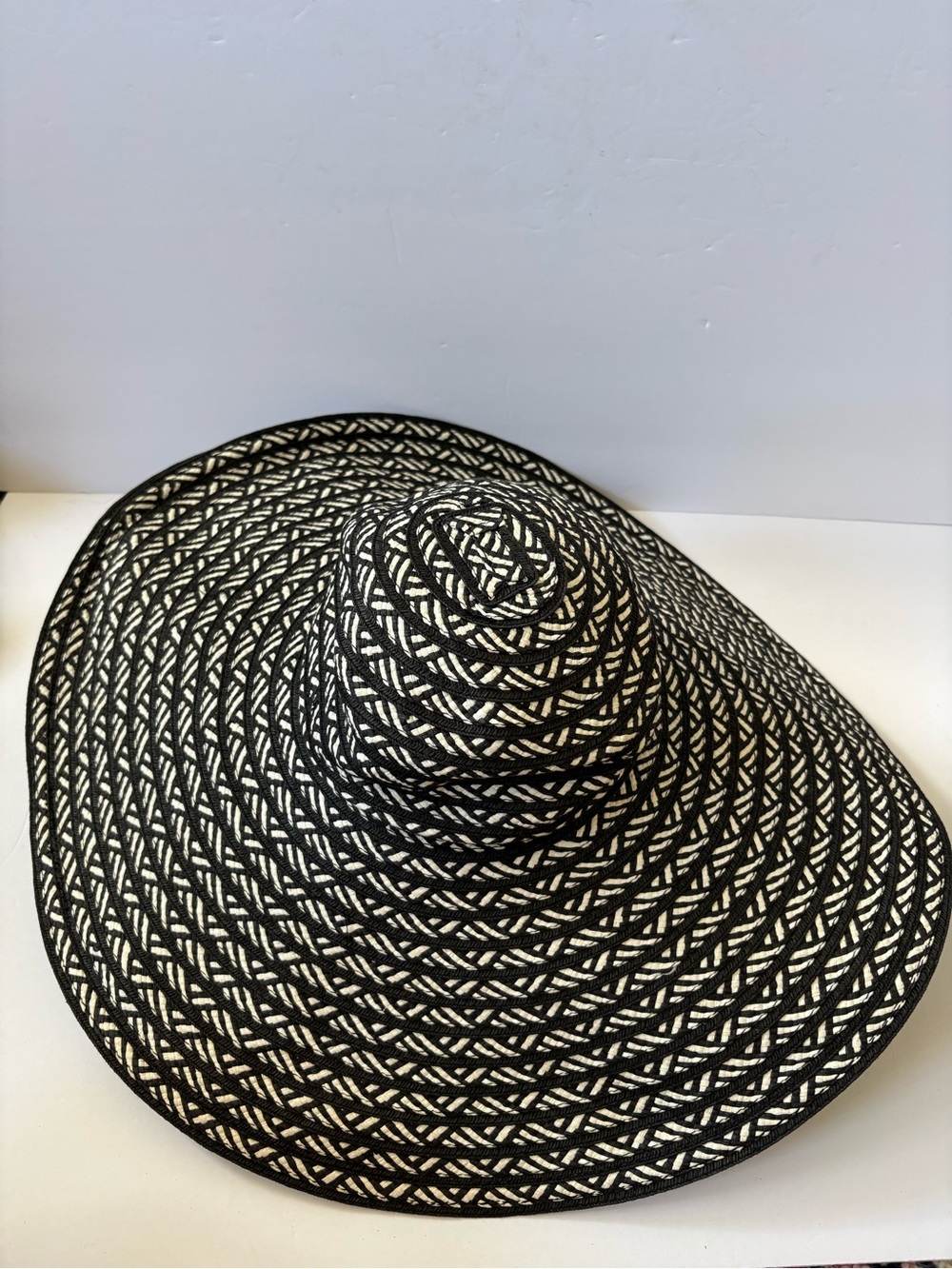 Nine West Black White Packable Super Floppy Sun Hat UPF25+ Coastal Cruise Resort